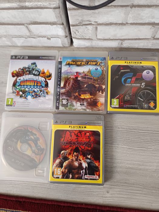 Vând PS 3 și 20 jocuri