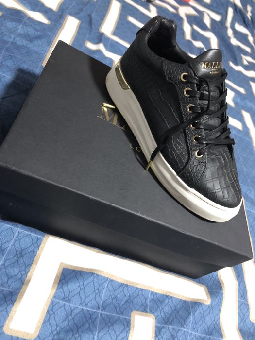 Vand adidasii MALLET.