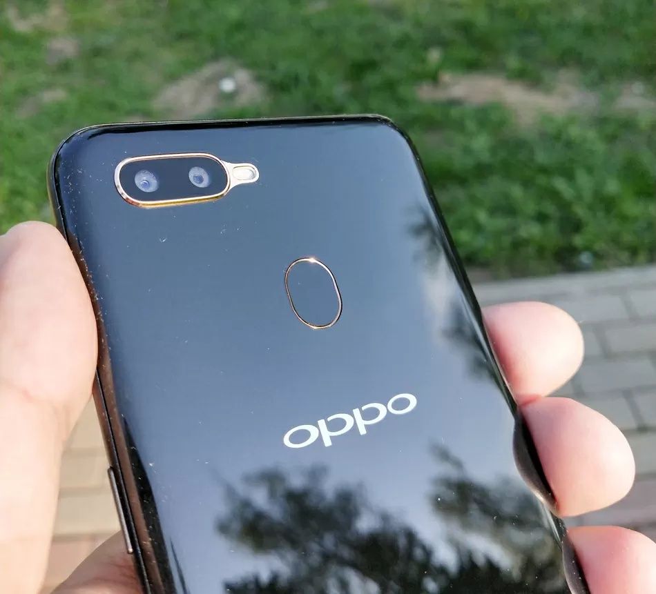 Oppo a5s телефон сотовый в отличном состоянии