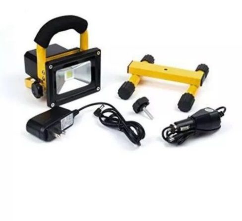 Акумулаторен 12/220v L E D диоден прожектор осветителна вана