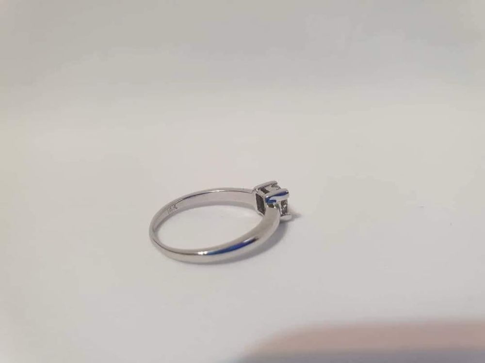 inel din aur alb de 14k,cu diamante de 0,15k ,nou cu factură