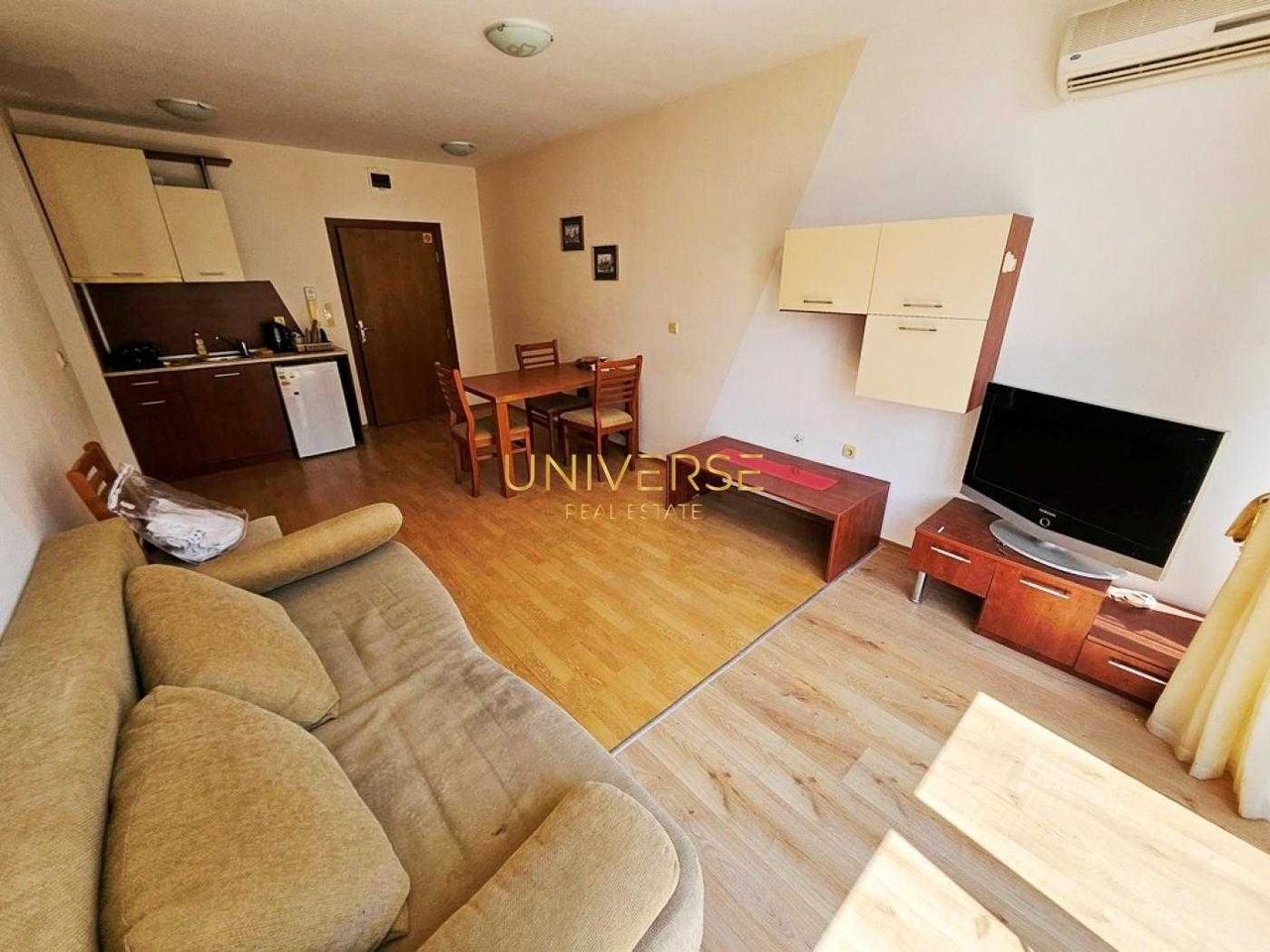 Продава се Двустаен апартамент в к.к. Слънчев бряг - 63 кв.м за 1088 €/кв.м - Снимка #2