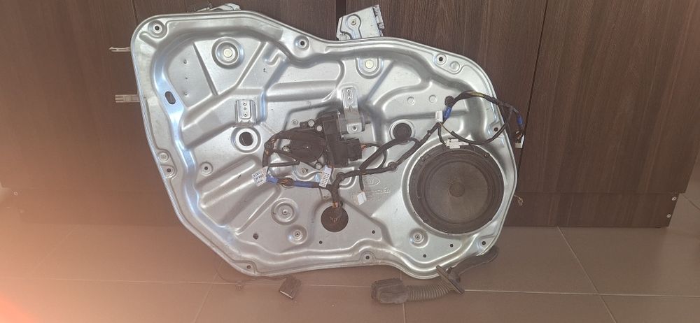 Стеклоподъёмник на Киа Соренто Kia Sorento