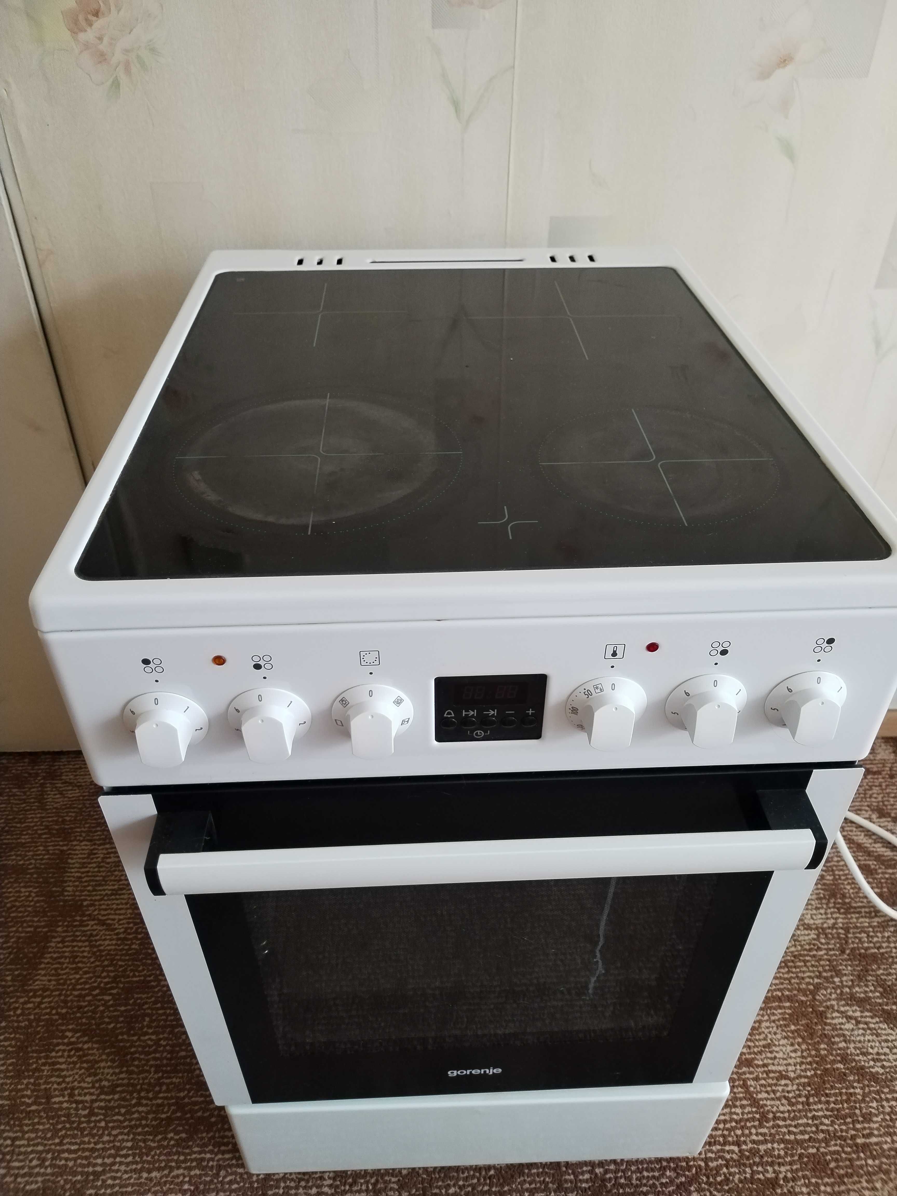 Печка с керамичен плот Gorenje