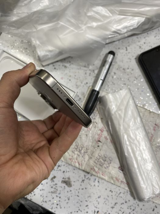 Iphone 15 pro holati zuur