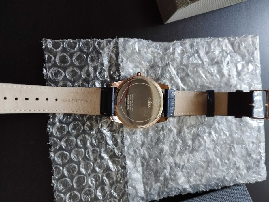 Guess nefolosit cu garantie doar 550 lei