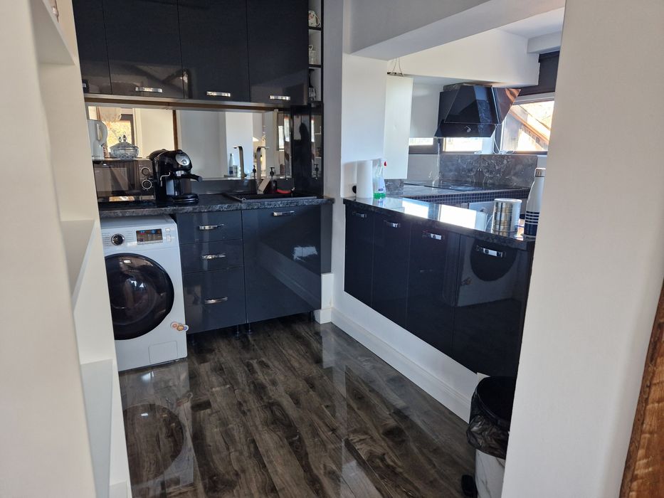 Vand apartament cu 4 camere