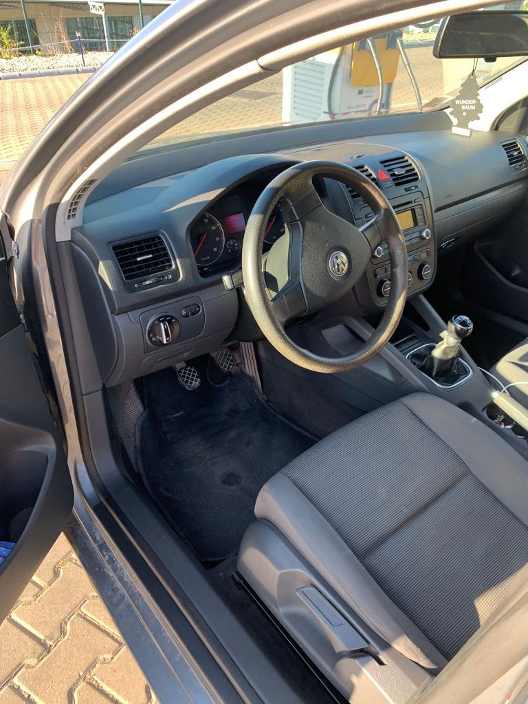 Volkswagen Golf 1.6 benzina