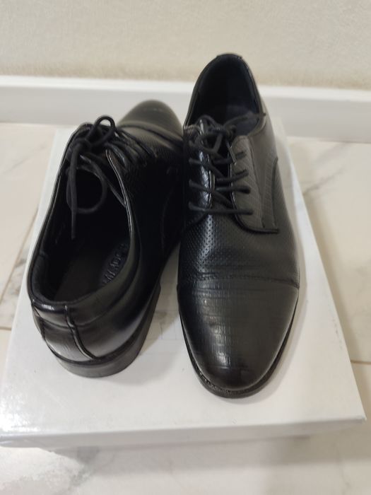 Туфли на мальчика 38-39 размер