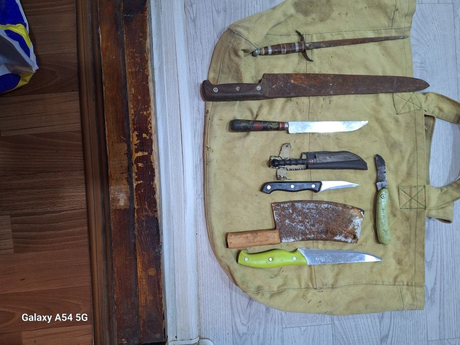 Продаётся  набор  нажей  в  хорошем  состоянии