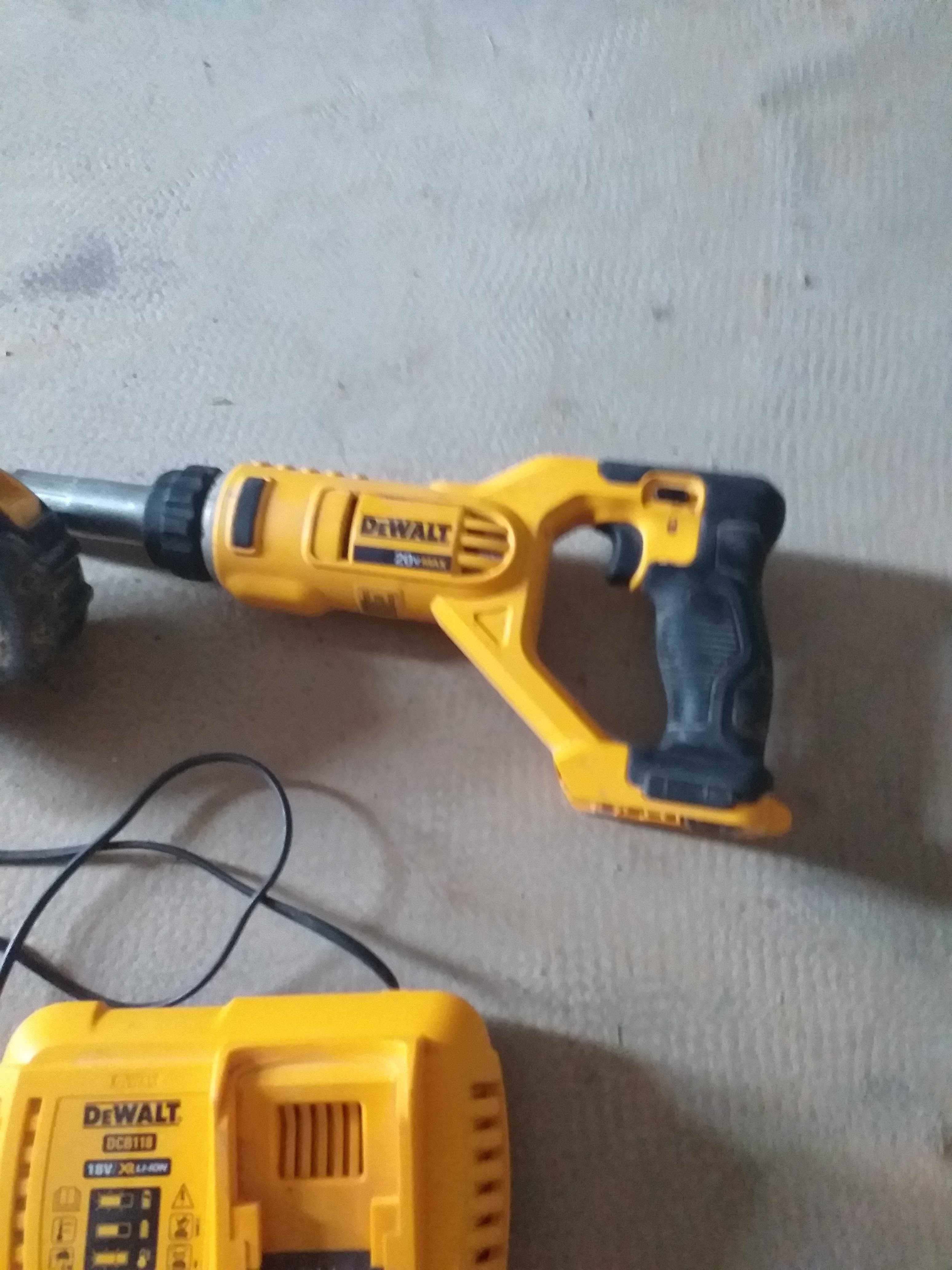 Vibrator beton dewalt pe acumulator