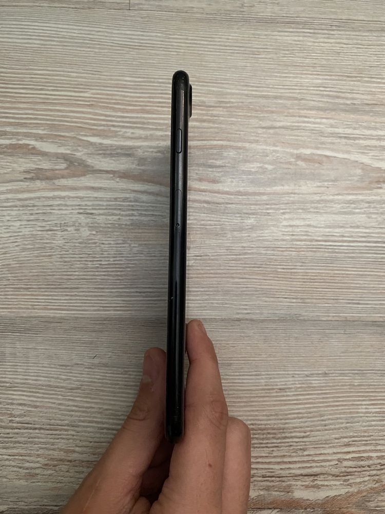 Продам Iphone 7+
