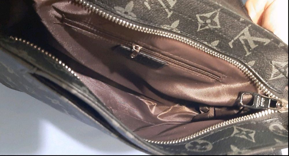 Чисто нова мъжка чанта LV