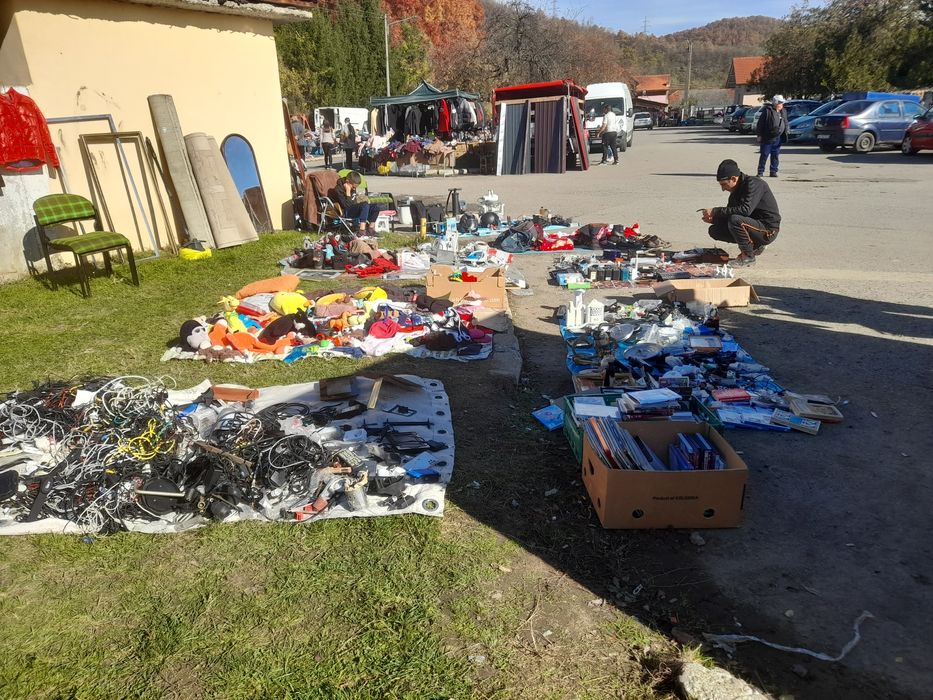 O remorca plina cu marfa pt piețe și târguri