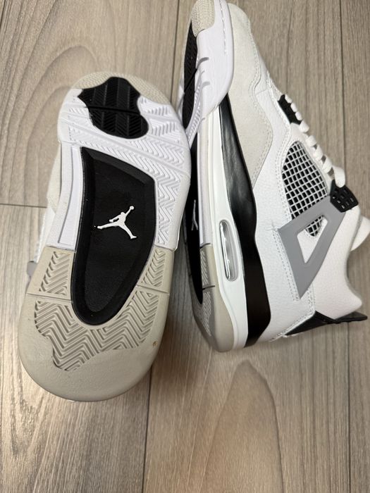 Vand Jordan 4 Military Black