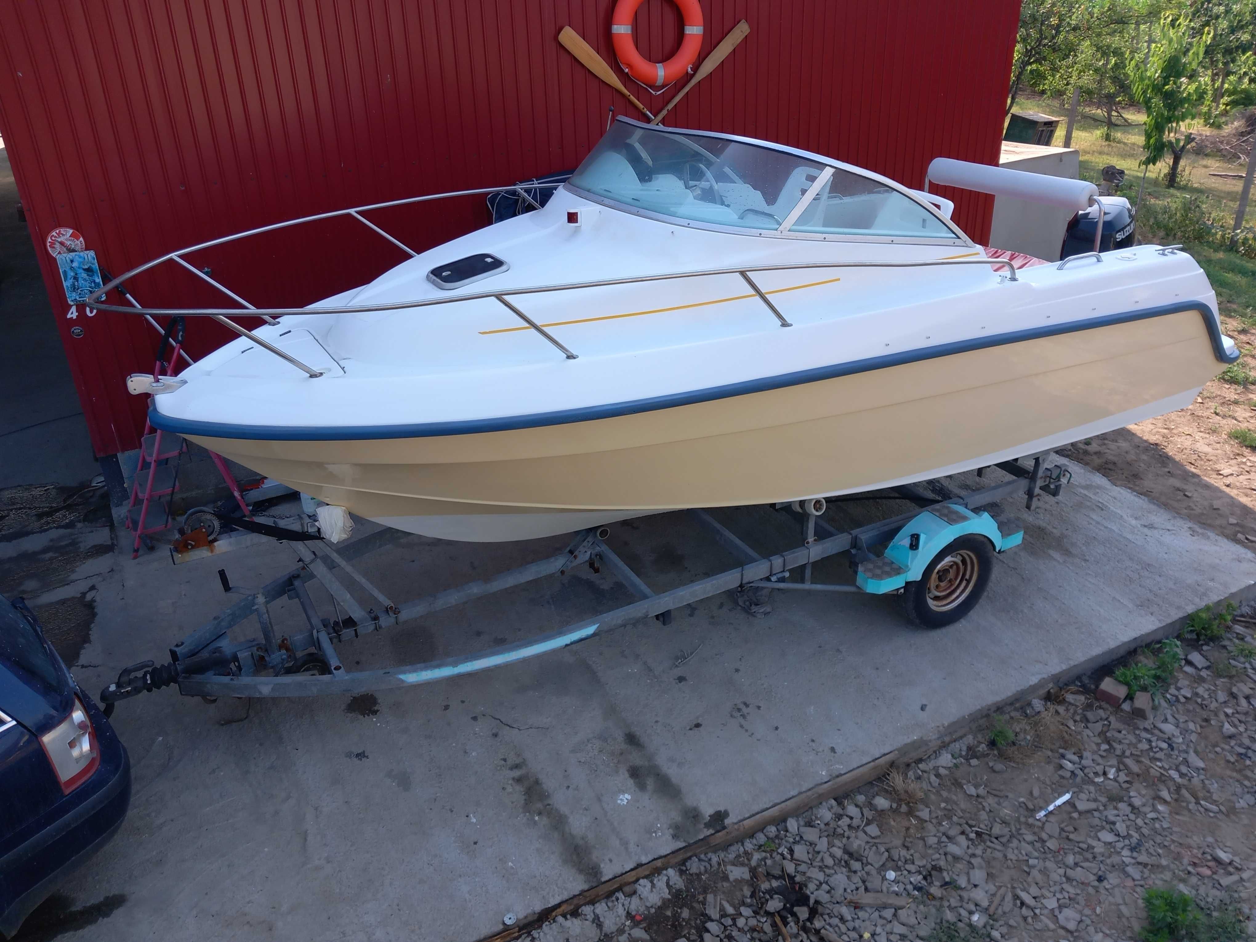 лодка  Beneteau Flyer 570