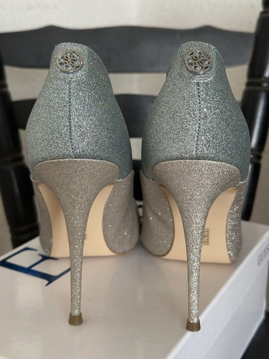 Елегантни обувки Guess