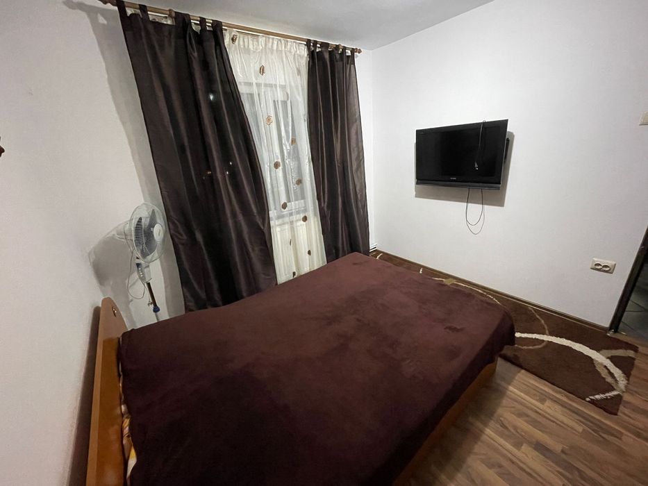Apartament 3 camere 3/4 Vălenii de Munte