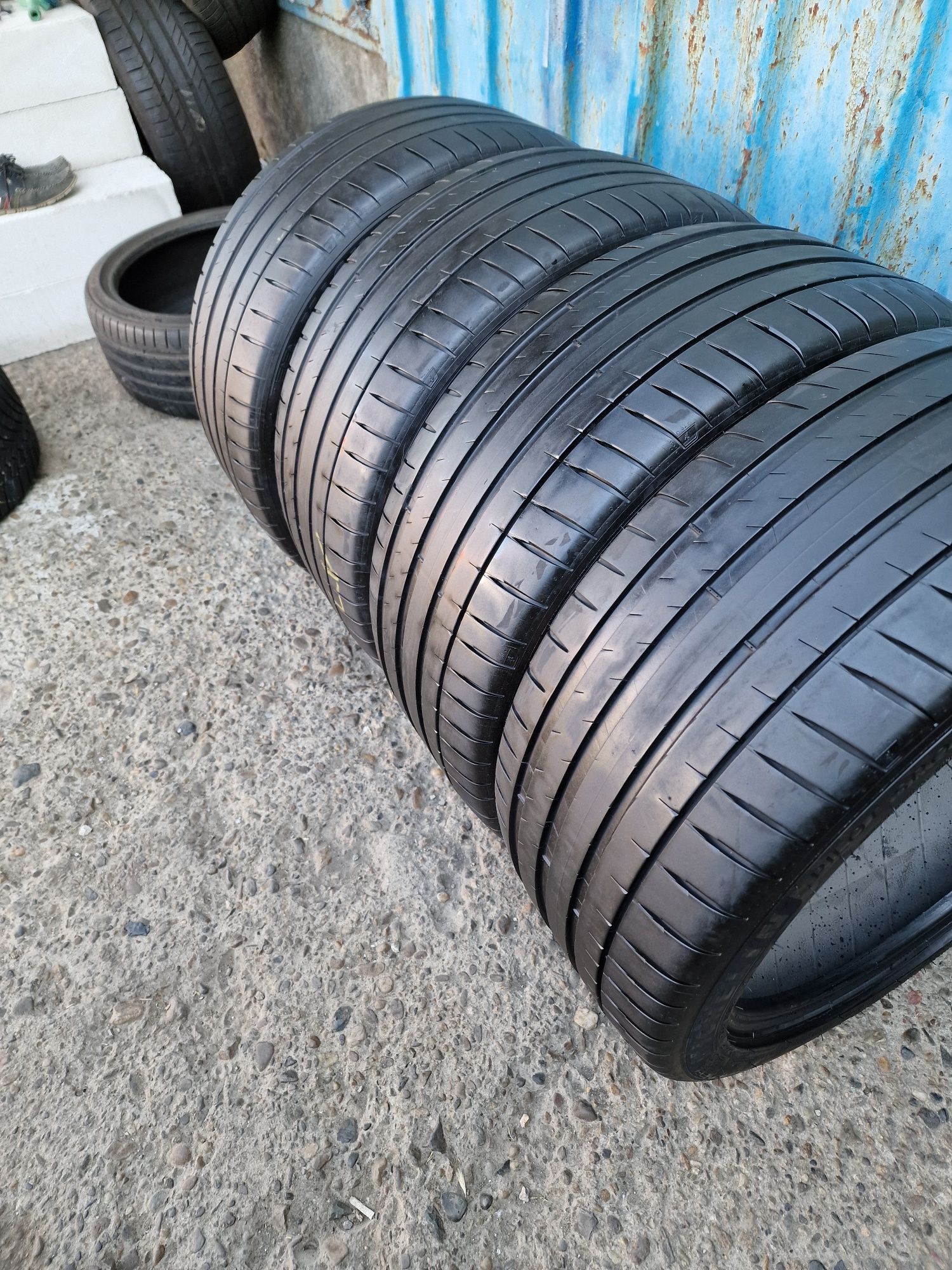 Anvelope Vara 235.35.20 MICHELIN Set 4 Bucati 2018