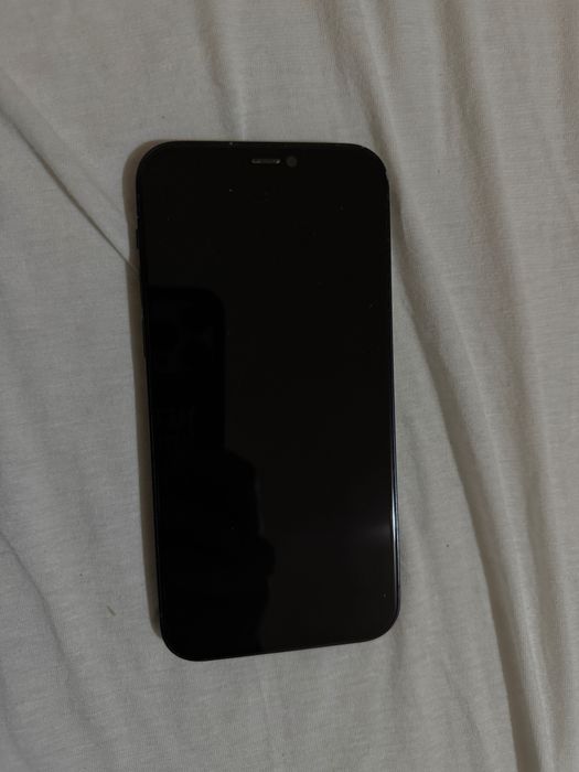 Văd iPhone 12 telefonul este ca și nou l-a folosit doar două săptămâni