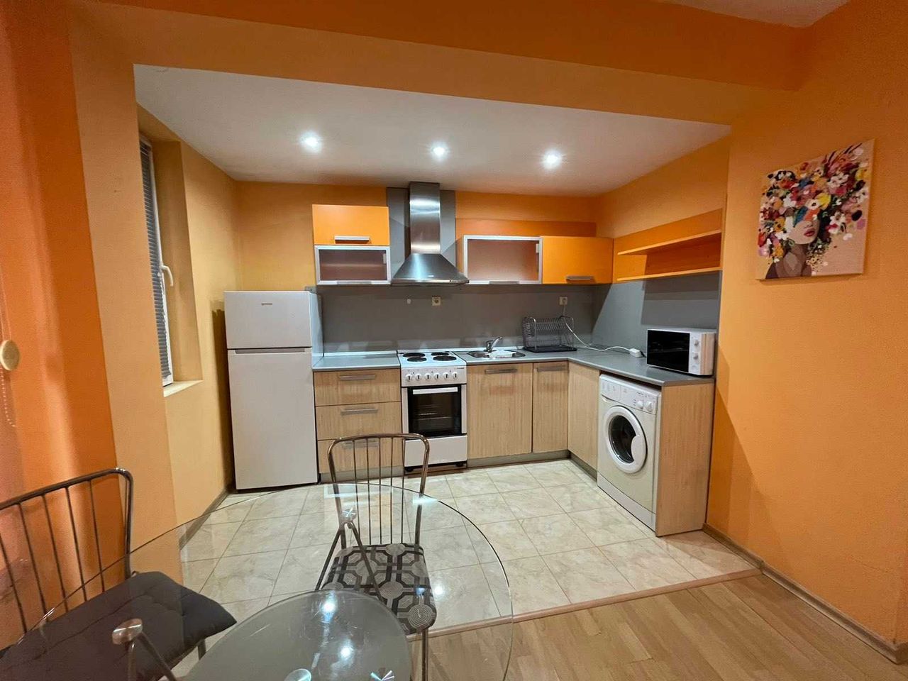 Дава се под наем Двустаен апартамент в Бургас, Лазур - 64 кв.м за 382.5 € - Снимка #1