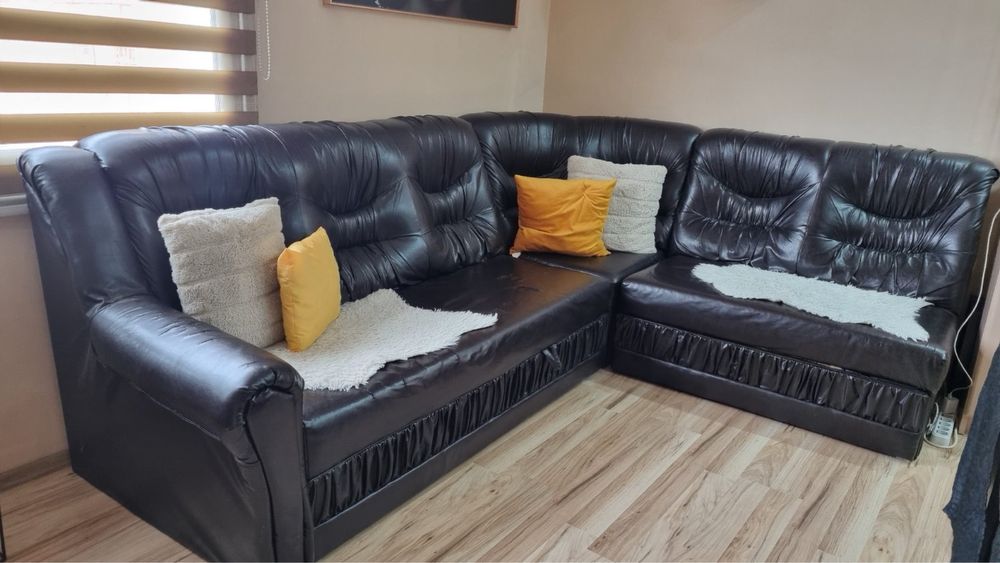 Черен кожен диван