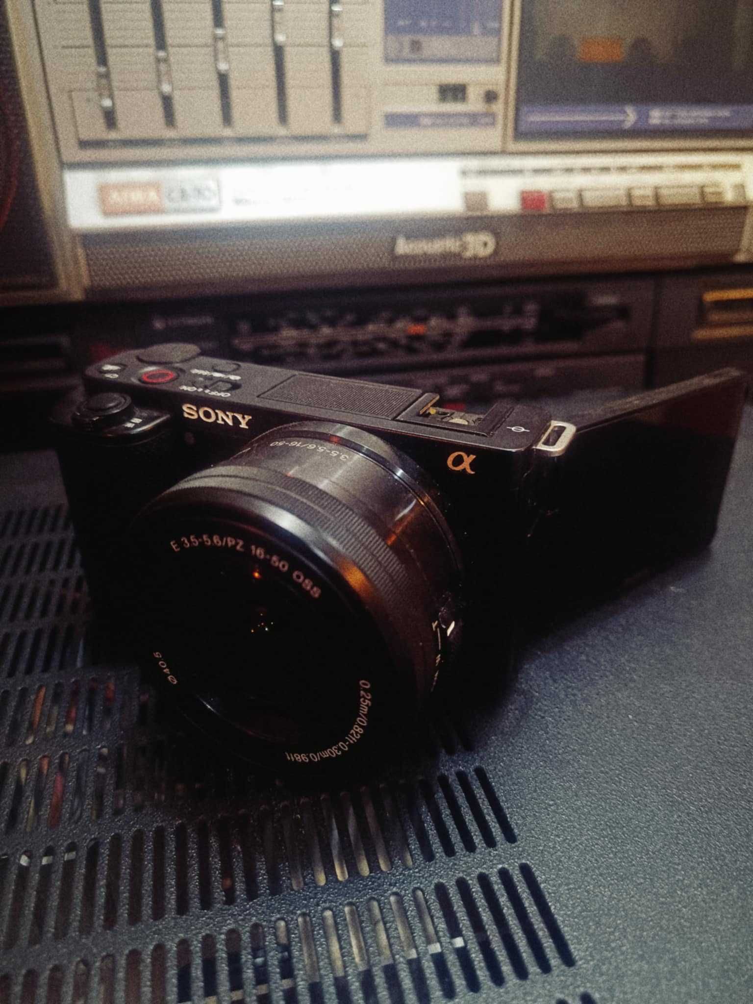 Продавам камера Sony ZV-E 10