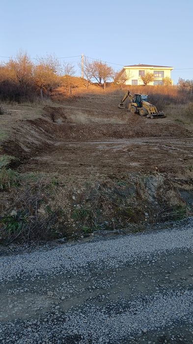 Vand teren intravilan toate utilatile ,8 ari, zona Valea Rusului