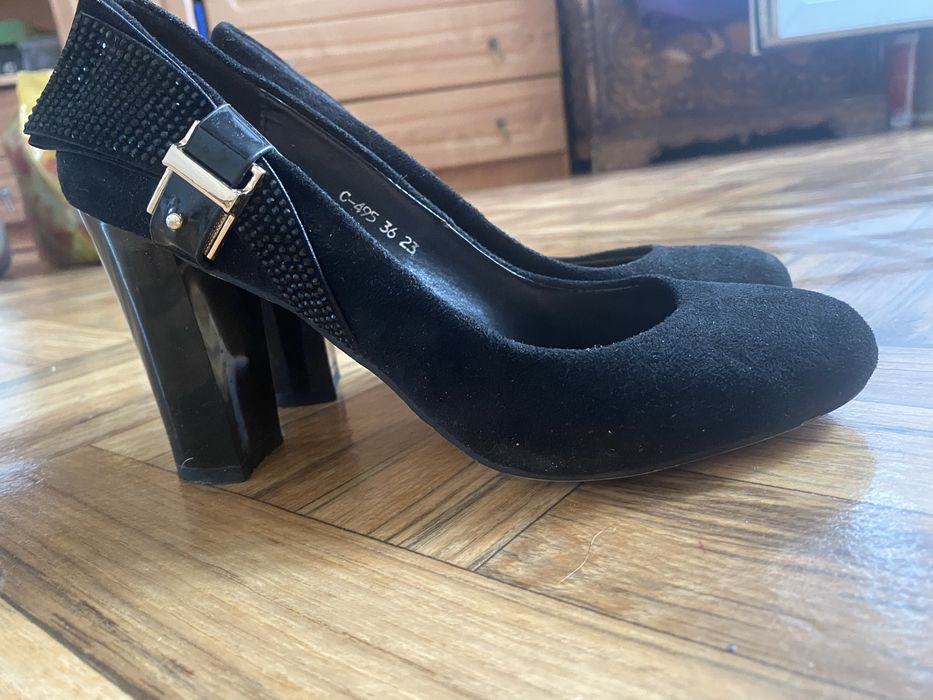 Продам женские туфли