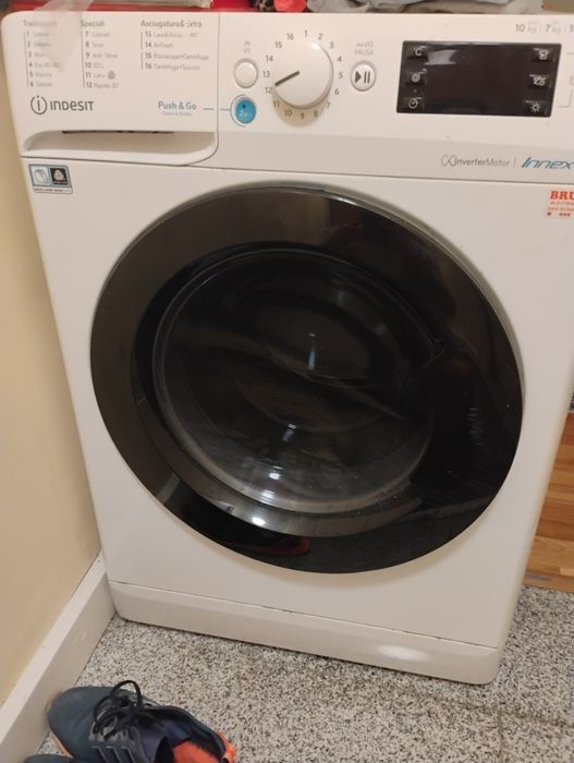 Vând mașina de spalat