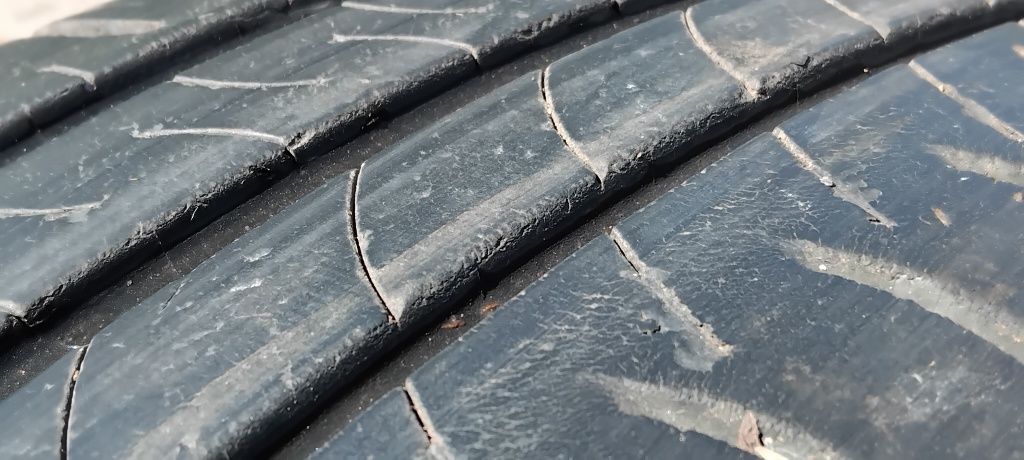 Гуми 205 65 15 Мишелин Michelin 2 броя. Нов внос.Не са нови!