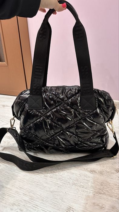 Нова дамска чанта Guess