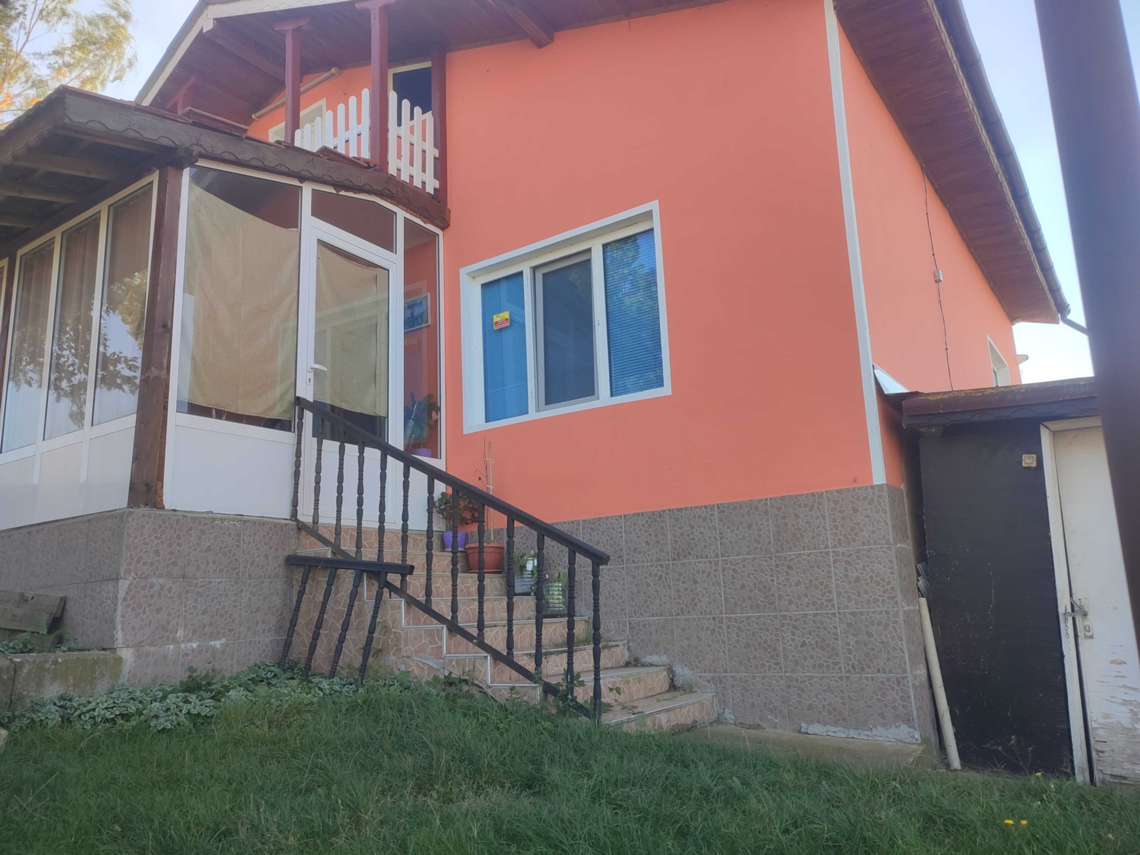 Самостоятелна тухлена къща