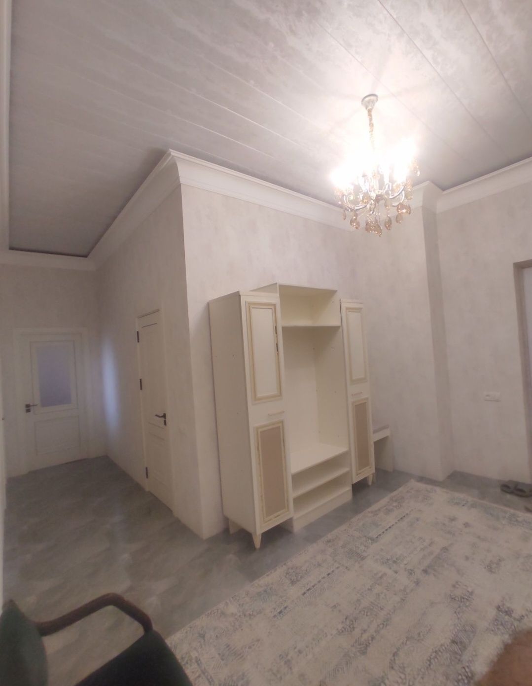 Chilozorda varyat kup bu Farxadiskiy choraxada 2 xona 68 m2 narx 600$