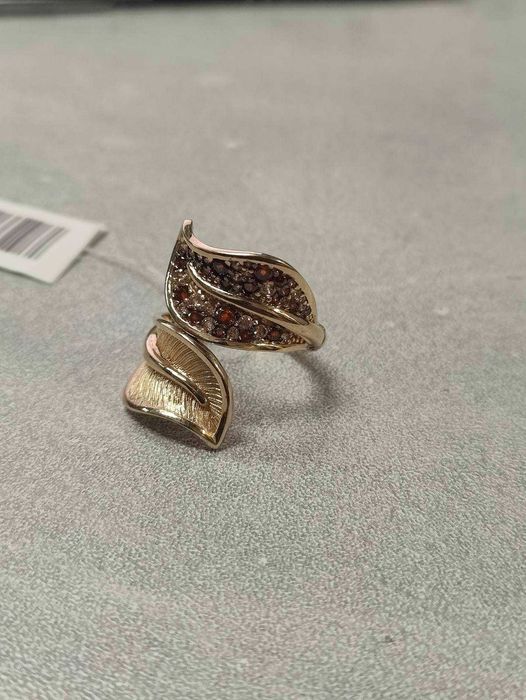 Златен пръстен 7.53гр
58р-р
14к