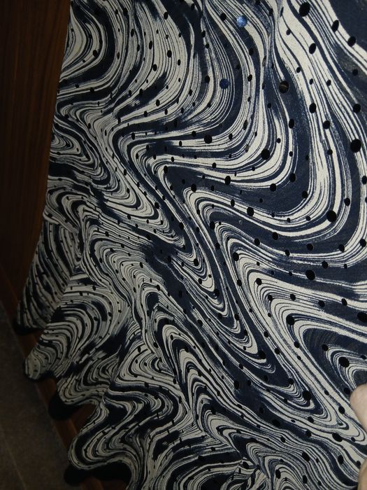 Продам задешего Вечернее платье с модным узортом новое