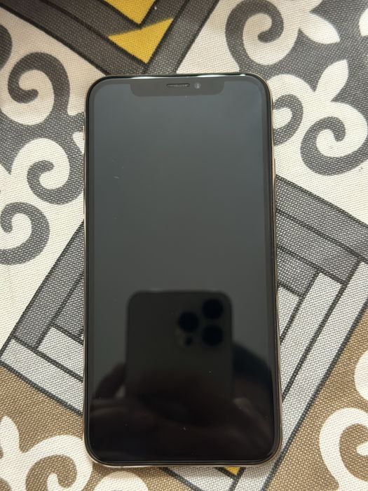 Айфон ХS  идеально сос  акб 75 келістіріп берп жіберем