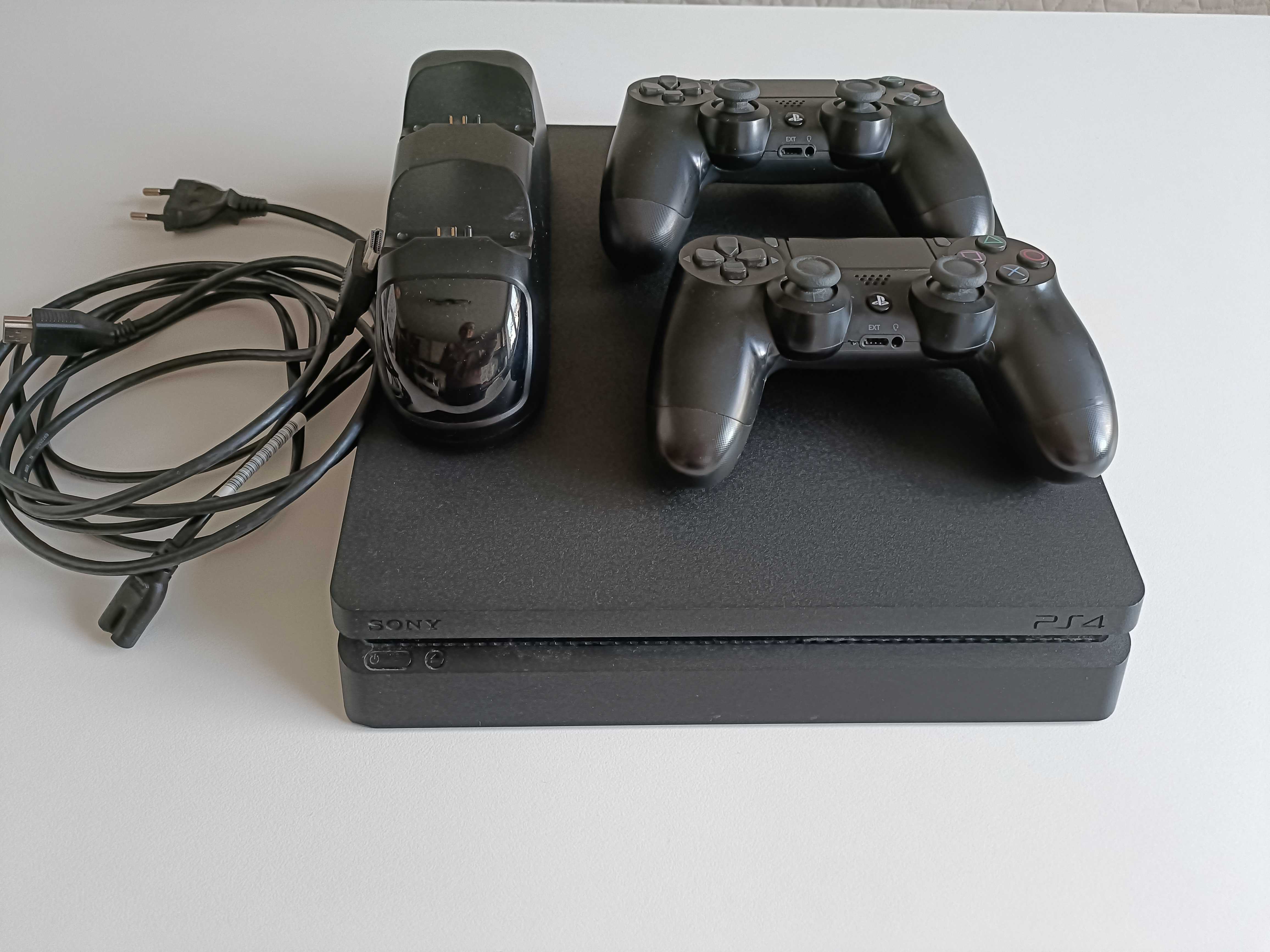 Consola Sony Playstation 4 Slim (PS4) + 2 controller-e + incarcator