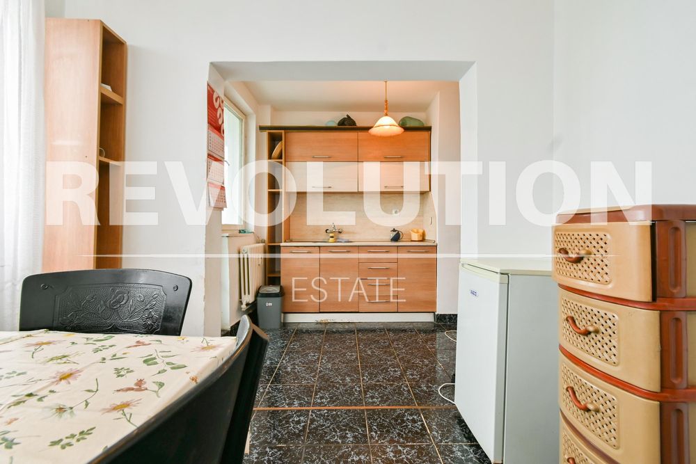 Дава се под наем Тристаен апартамент в София, Сухата река - 100 кв.м за 511 € - Снимка #1