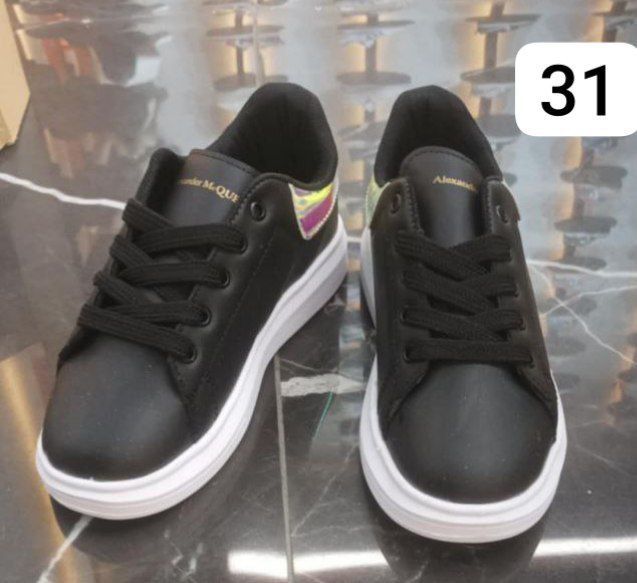 Adidași la oferta