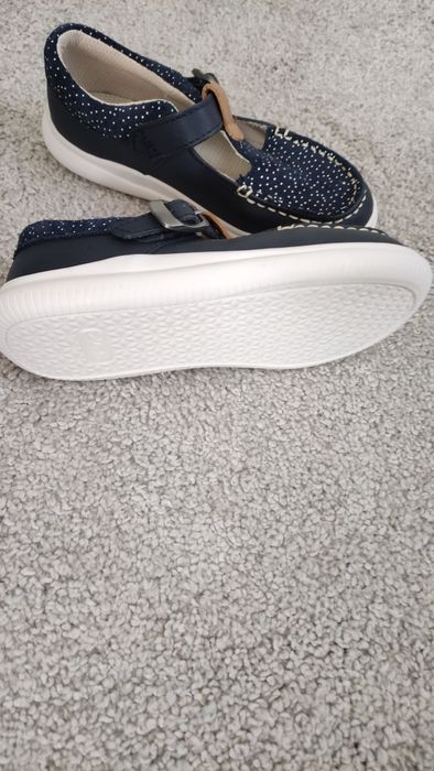 Кларкс кожени обувки за момиче