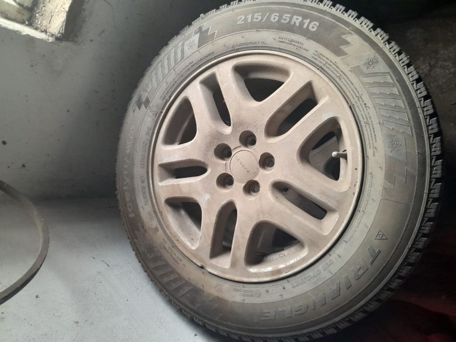 резина R16 /215/65 Triangle (4 штуки) состояние б/у.