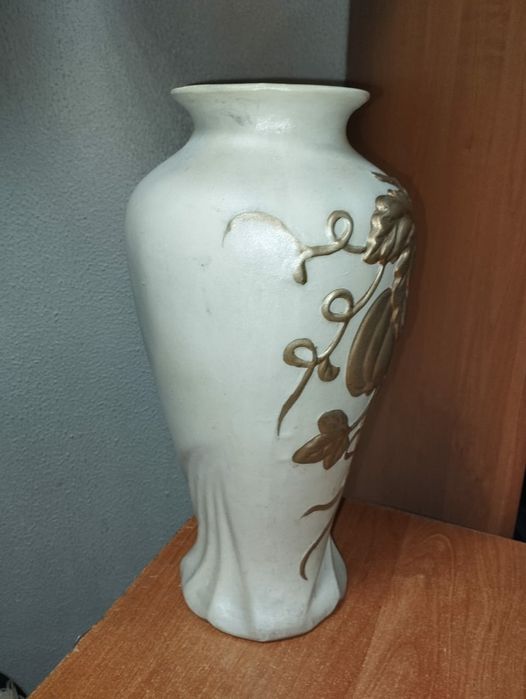 Продам интерьерную вазу