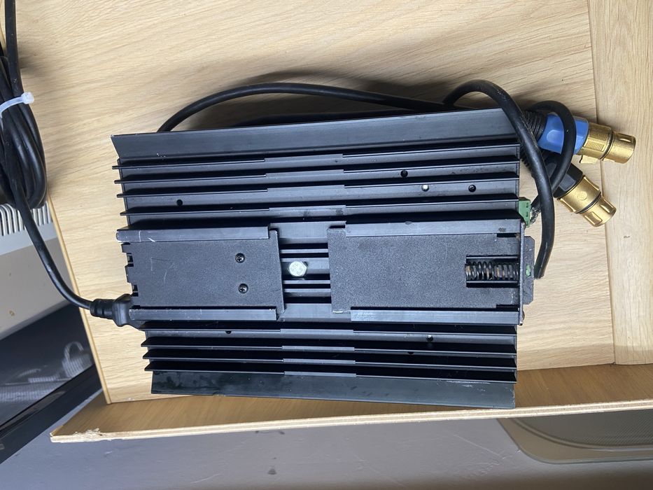 Amplificator stereo compact