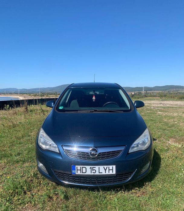Vând Opel Astra J 2009