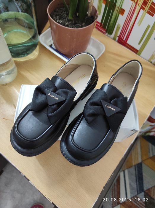 Продаю туфли новые