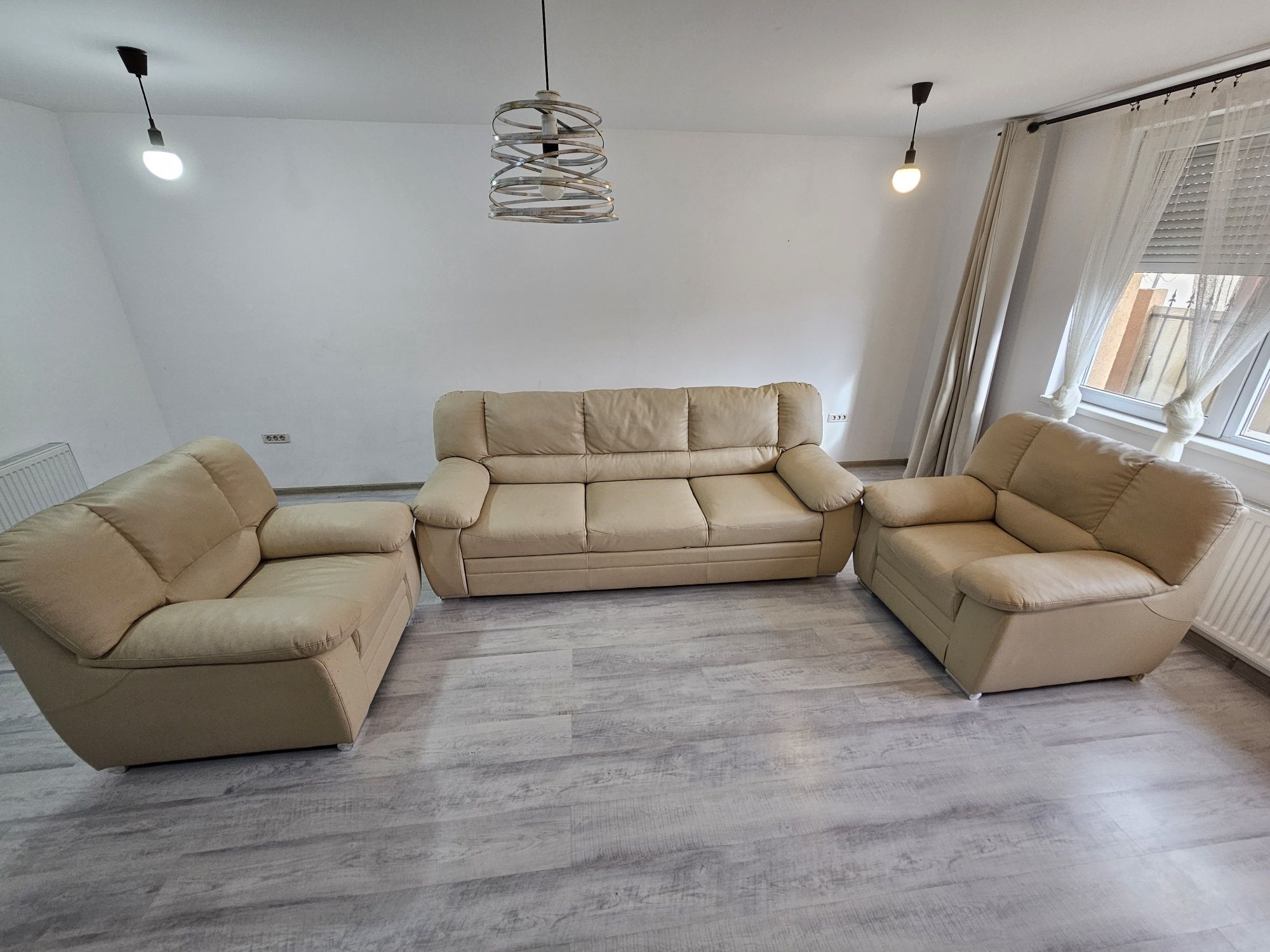 Canapea extensibila 3 locuri