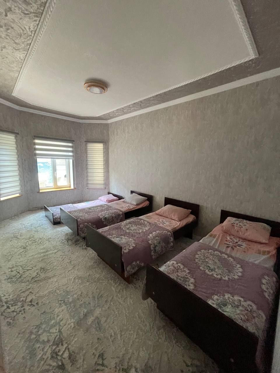 Dacha oqtoshda. Hamma sharoiti bilan