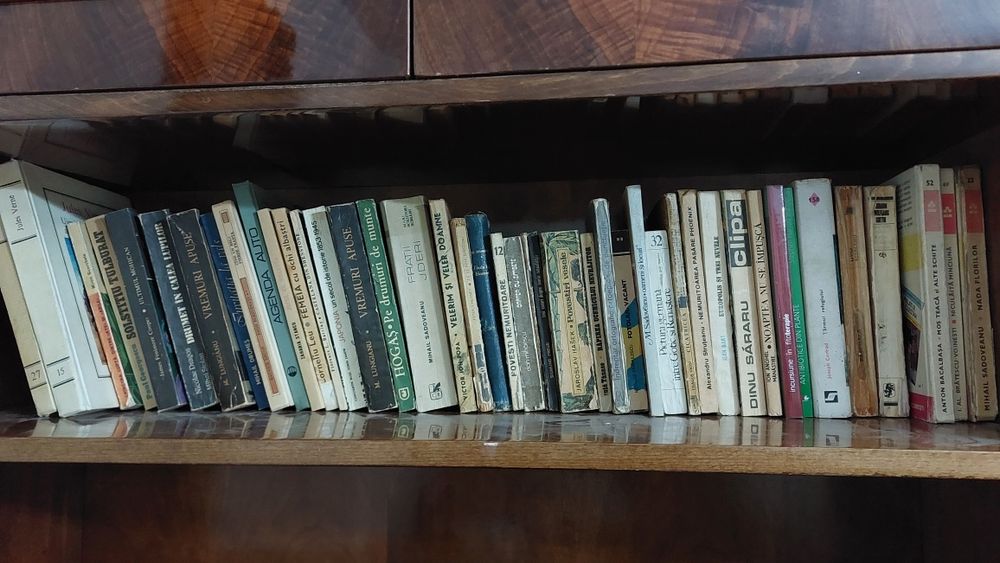 Carti vechi din biblioteca personala