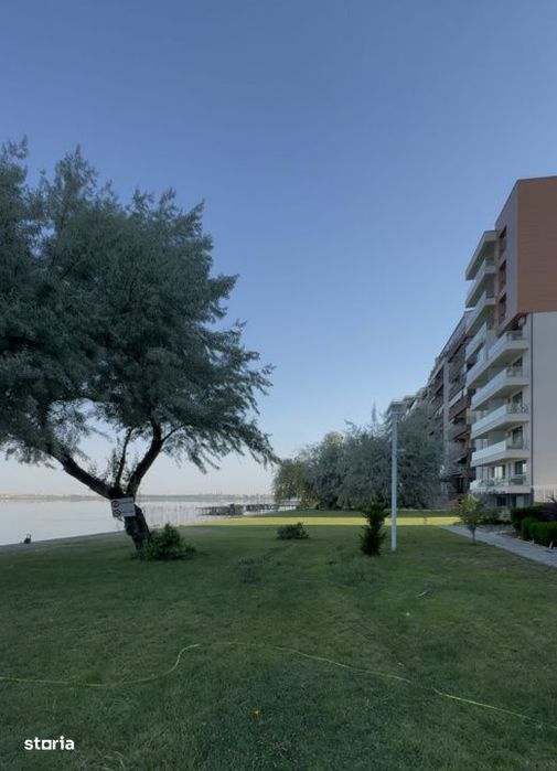 Superb | Locuinta langa lac, cu terasa, peluza si ponton